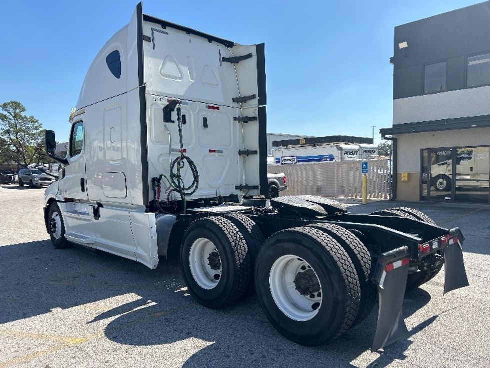 Sleeper Tractor-Heavy Duty Tractors-Freightliner-2019-T12664ST-Katy-TX-660,313\n\t\tmiles-$ 45,250 - Image 5
