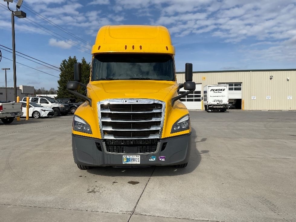 Sleeper Tractor-Heavy Duty Tractors-Freightliner-2019-T12664ST-Knoxville-TN-682,803\n\t\tmiles-$ 38,750 - Image 2