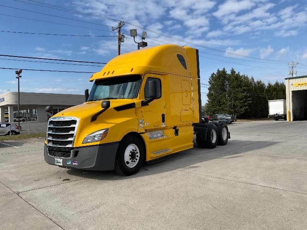 Sleeper Tractor-Heavy Duty Tractors-Freightliner-2019-T12664ST-Knoxville-TN-682,803\n\t\tmiles-$ 38,750 - Image 3