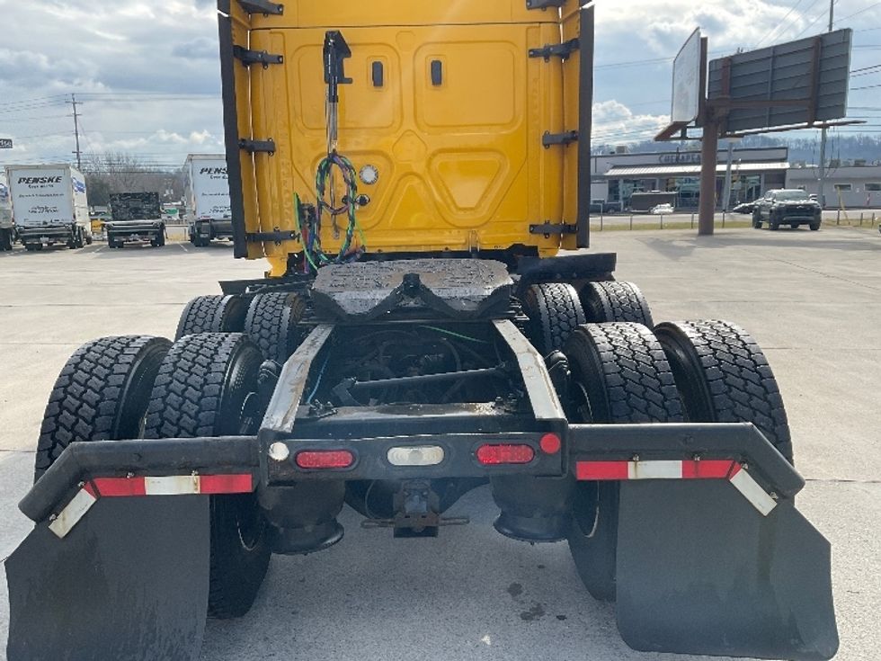 Sleeper Tractor-Heavy Duty Tractors-Freightliner-2019-T12664ST-Knoxville-TN-682,803\n\t\tmiles-$ 38,750 - Image 6