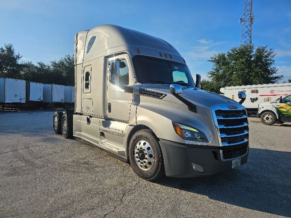 Sleeper Tractor-Heavy Duty Tractors-Freightliner-2019-T12664ST-Lakeland-FL-365,005\n\t\tmiles-$ 64,250 - Image 1