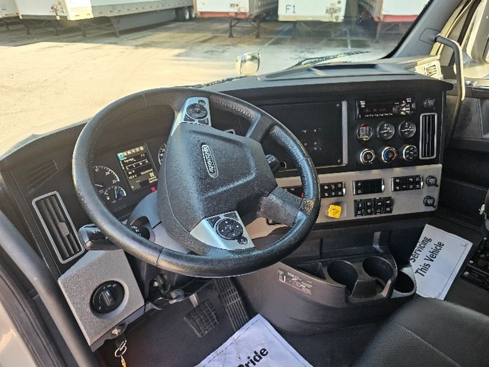 Sleeper Tractor-Heavy Duty Tractors-Freightliner-2019-T12664ST-Lakeland-FL-365,005\n\t\tmiles-$ 64,250 - Image 10
