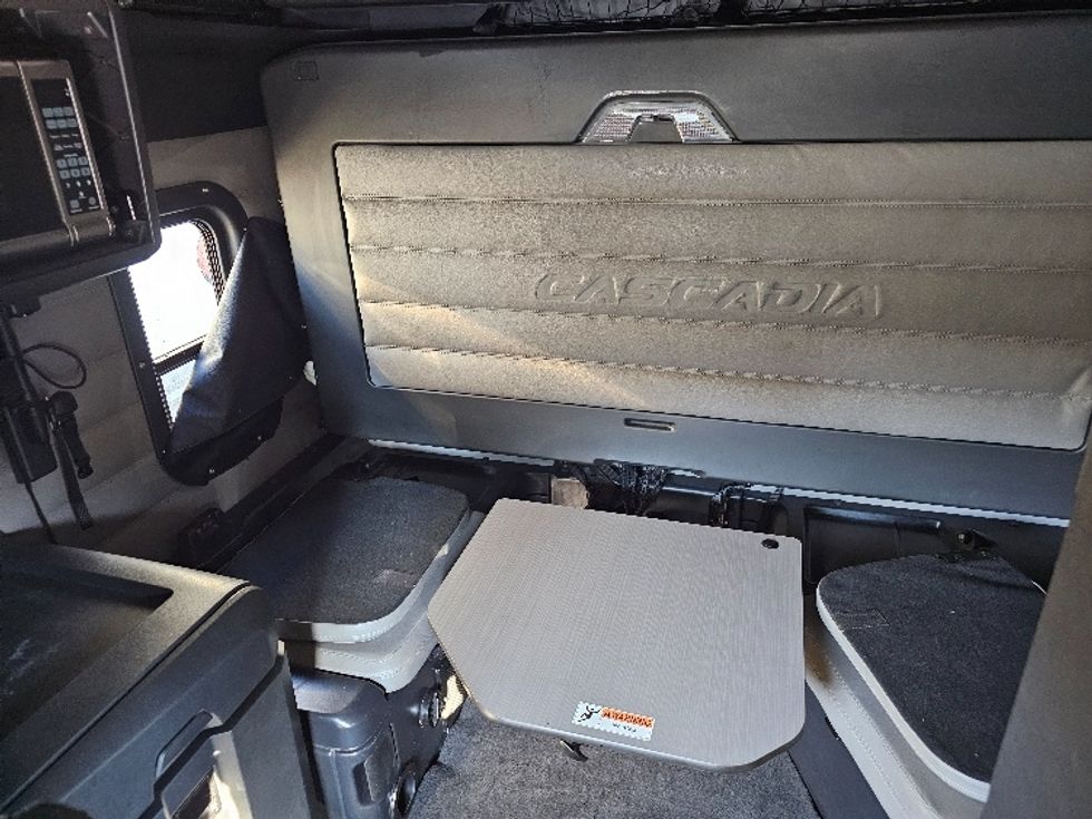 Sleeper Tractor-Heavy Duty Tractors-Freightliner-2019-T12664ST-Lakeland-FL-365,005\n\t\tmiles-$ 64,250 - Image 16