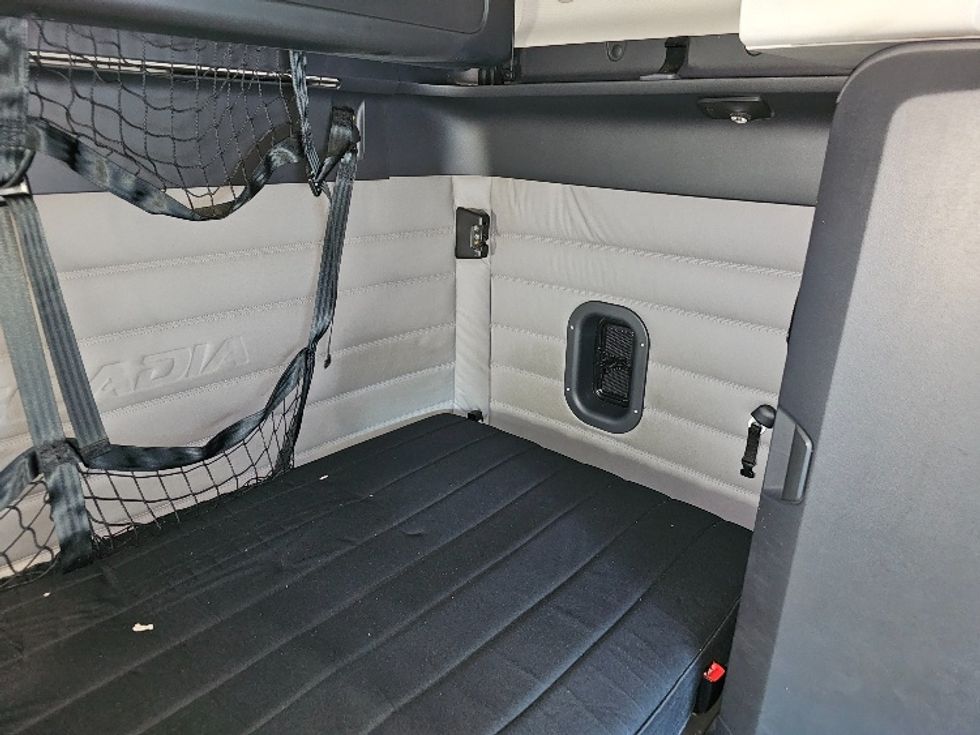 Sleeper Tractor-Heavy Duty Tractors-Freightliner-2019-T12664ST-Lakeland-FL-365,005\n\t\tmiles-$ 64,250 - Image 18