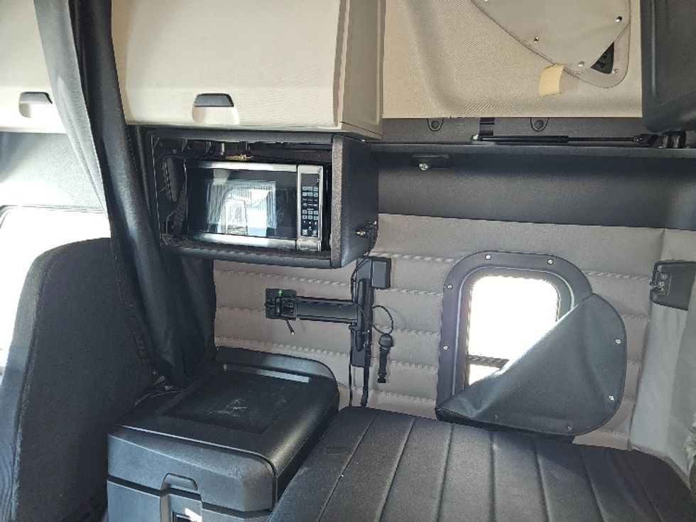 Sleeper Tractor-Heavy Duty Tractors-Freightliner-2019-T12664ST-Lakeland-FL-365,005\n\t\tmiles-$ 64,250 - Image 19