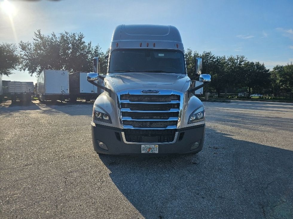 Sleeper Tractor-Heavy Duty Tractors-Freightliner-2019-T12664ST-Lakeland-FL-365,005\n\t\tmiles-$ 64,250 - Image 2