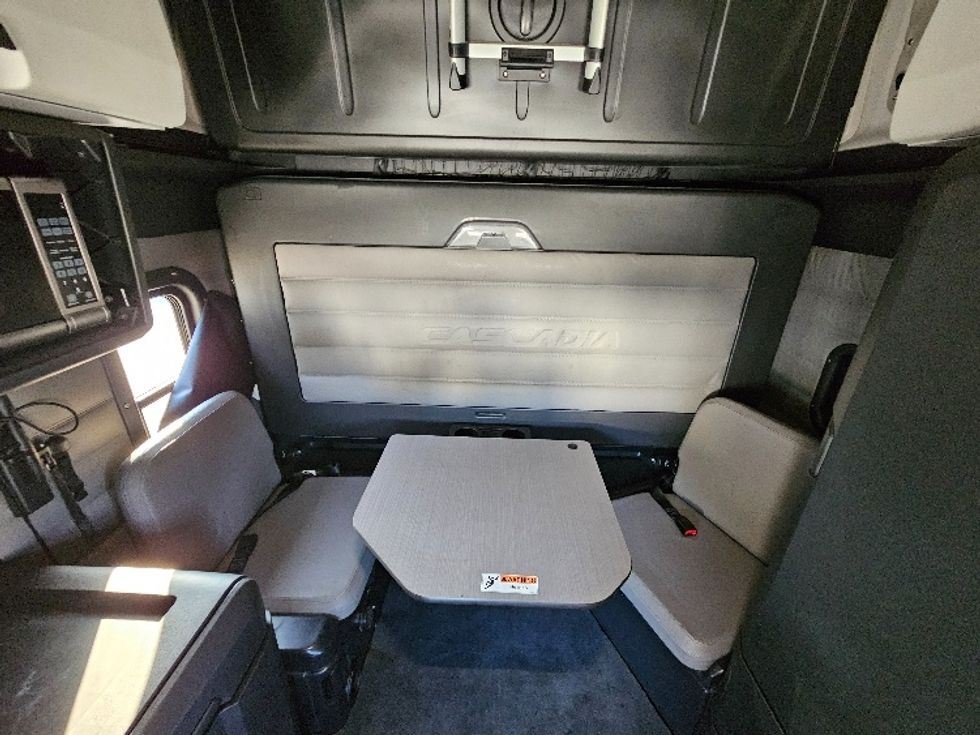 Sleeper Tractor-Heavy Duty Tractors-Freightliner-2019-T12664ST-Lakeland-FL-365,005\n\t\tmiles-$ 64,250 - Image 22