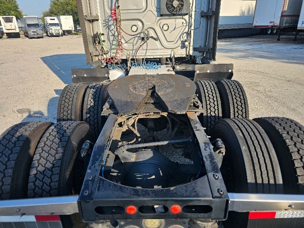 Sleeper Tractor-Heavy Duty Tractors-Freightliner-2019-T12664ST-Lakeland-FL-365,005\n\t\tmiles-$ 64,250 - Image 6