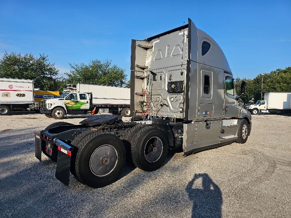Sleeper Tractor-Heavy Duty Tractors-Freightliner-2019-T12664ST-Lakeland-FL-365,005\n\t\tmiles-$ 64,250 - Image 7