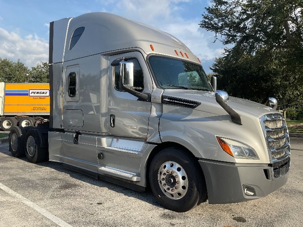 Sleeper Tractor-Heavy Duty Tractors-Freightliner-2019-T12664ST-Lakeland-FL-386,556\n\t\tmiles-$ 63,250 - Image 1
