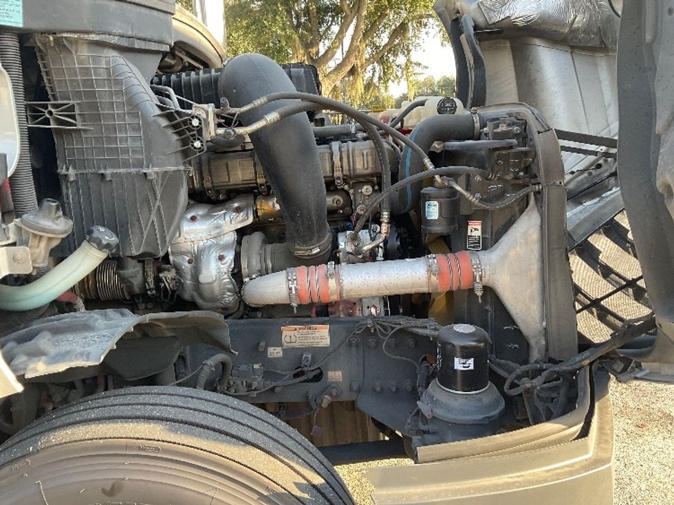 Sleeper Tractor-Heavy Duty Tractors-Freightliner-2019-T12664ST-Lakeland-FL-386,556\n\t\tmiles-$ 63,250 - Image 20