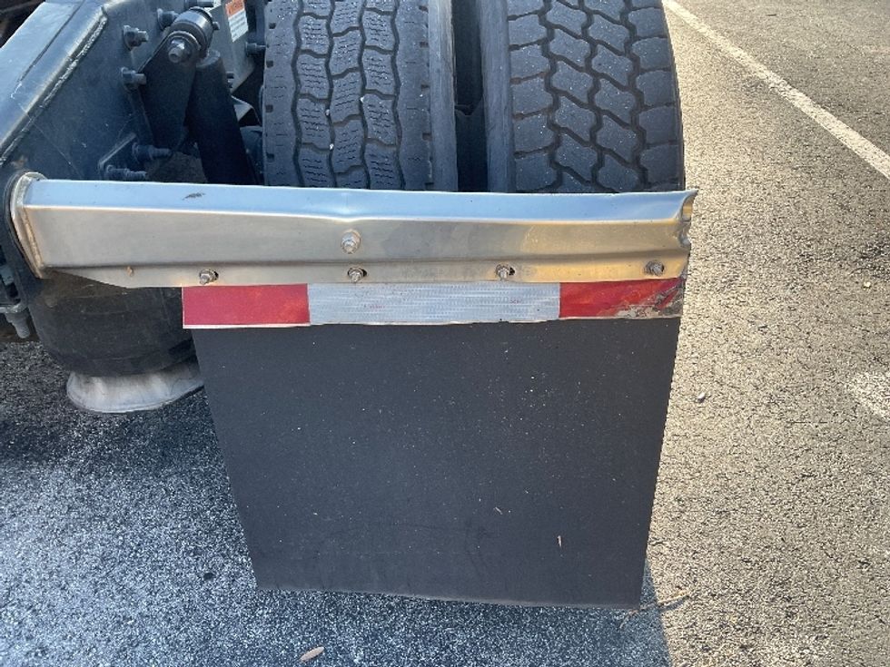 Sleeper Tractor-Heavy Duty Tractors-Freightliner-2019-T12664ST-Lakeland-FL-386,556\n\t\tmiles-$ 63,250 - Image 25