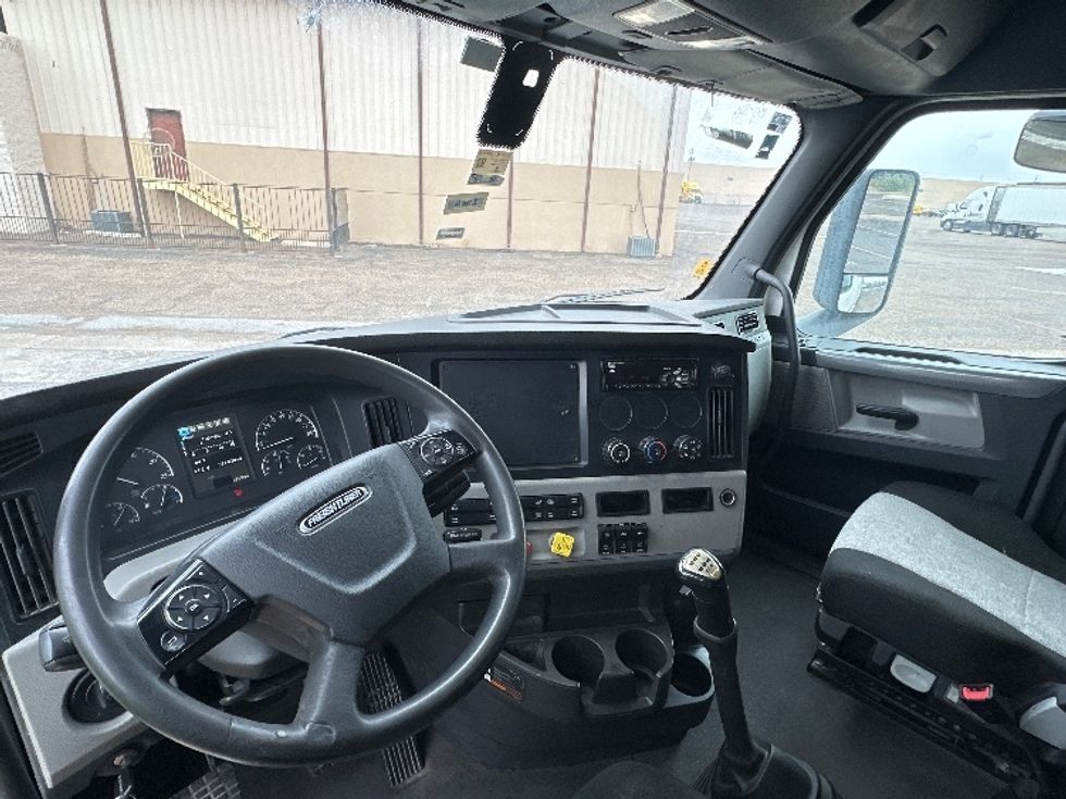 Sleeper Tractor-Heavy Duty Tractors-Freightliner-2019-T12664ST-Laredo-TX-380,891\n\t\tmiles-$ 54,250 - Image 10