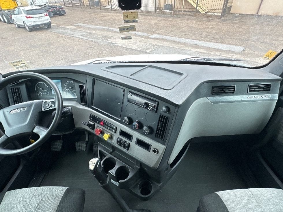 Sleeper Tractor-Heavy Duty Tractors-Freightliner-2019-T12664ST-Laredo-TX-380,891\n\t\tmiles-$ 54,250 - Image 12