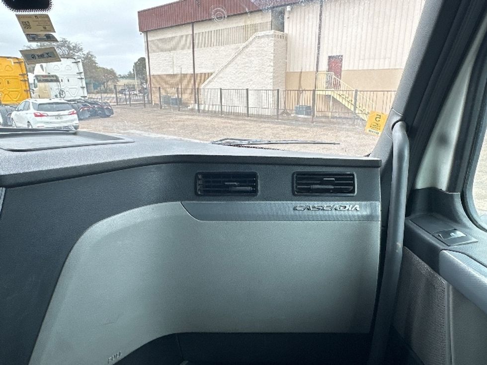 Sleeper Tractor-Heavy Duty Tractors-Freightliner-2019-T12664ST-Laredo-TX-380,891\n\t\tmiles-$ 54,250 - Image 14