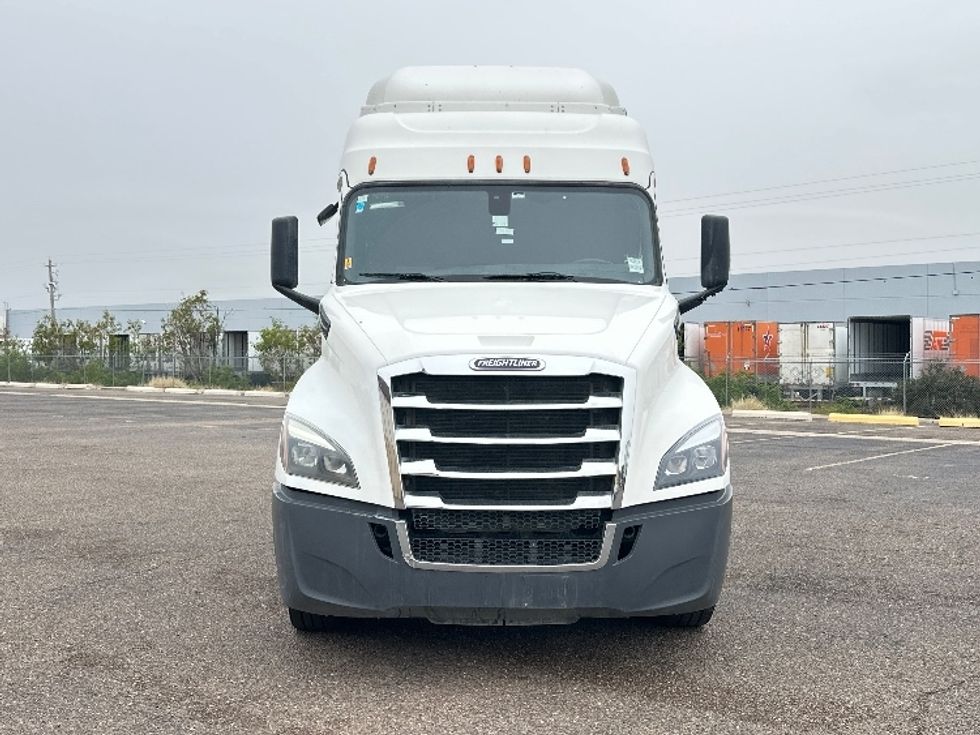 Sleeper Tractor-Heavy Duty Tractors-Freightliner-2019-T12664ST-Laredo-TX-380,891\n\t\tmiles-$ 54,250 - Image 2