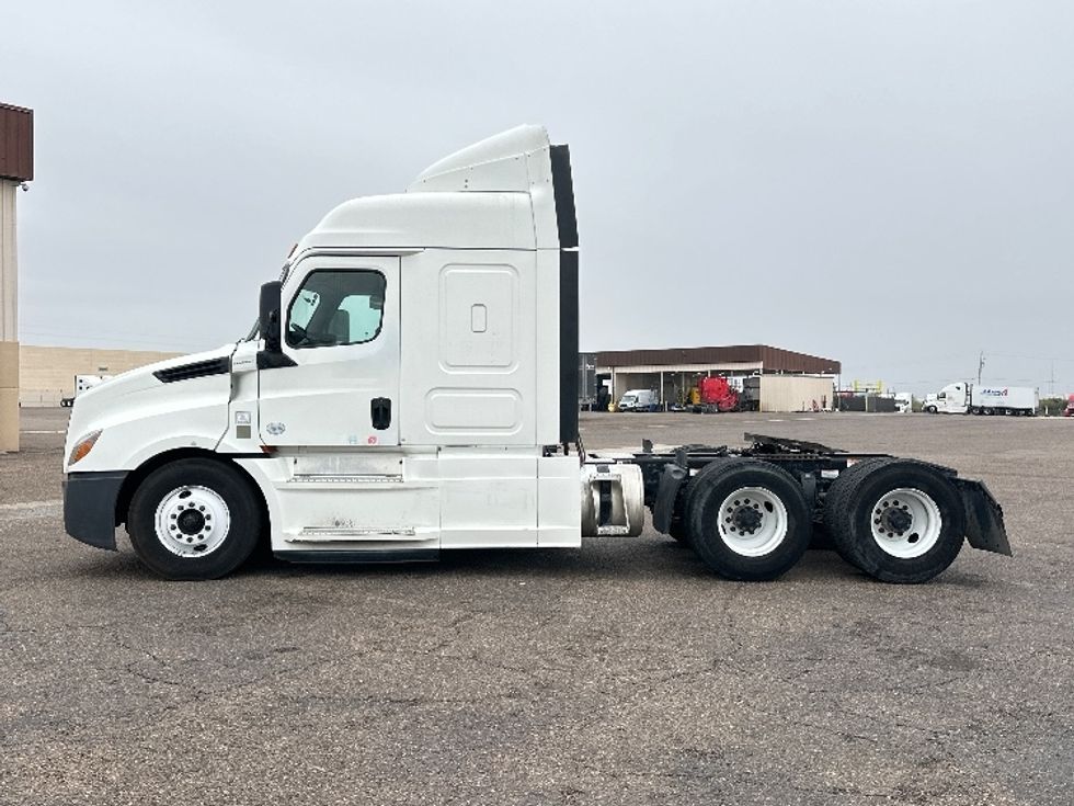 Sleeper Tractor-Heavy Duty Tractors-Freightliner-2019-T12664ST-Laredo-TX-380,891\n\t\tmiles-$ 54,250 - Image 4