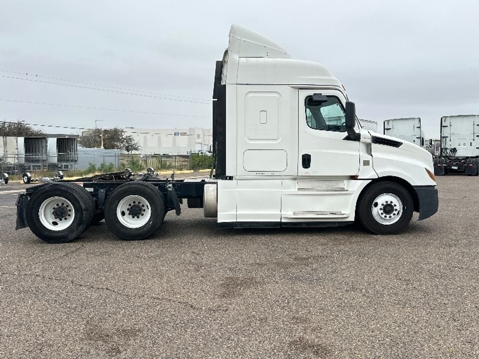 Sleeper Tractor-Heavy Duty Tractors-Freightliner-2019-T12664ST-Laredo-TX-380,891\n\t\tmiles-$ 54,250 - Image 8