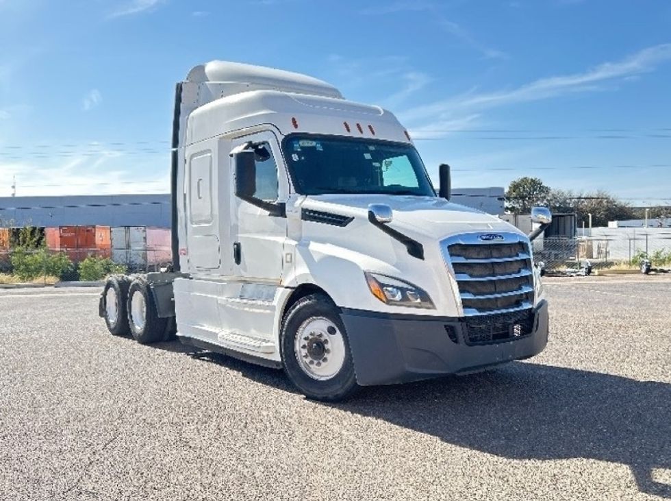 Sleeper Tractor-Heavy Duty Tractors-Freightliner-2019-T12664ST-Laredo-TX-430,592\n\t\tmiles-$ 51,500 - Image 1