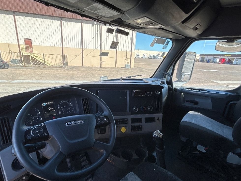 Sleeper Tractor-Heavy Duty Tractors-Freightliner-2019-T12664ST-Laredo-TX-430,592\n\t\tmiles-$ 51,500 - Image 10