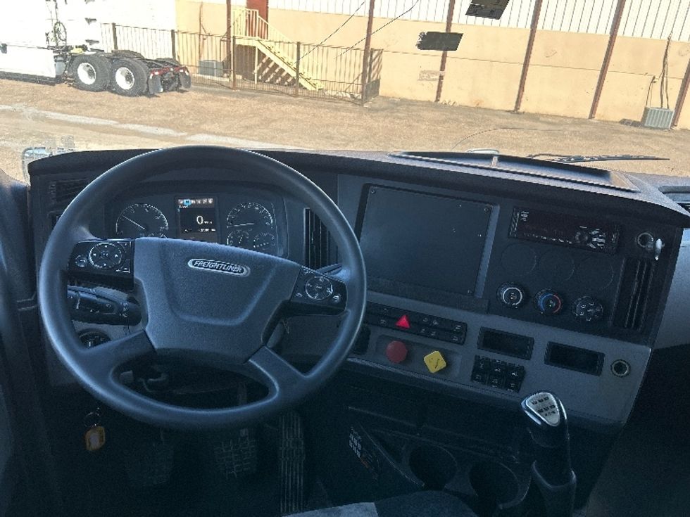 Sleeper Tractor-Heavy Duty Tractors-Freightliner-2019-T12664ST-Laredo-TX-430,592\n\t\tmiles-$ 51,500 - Image 11