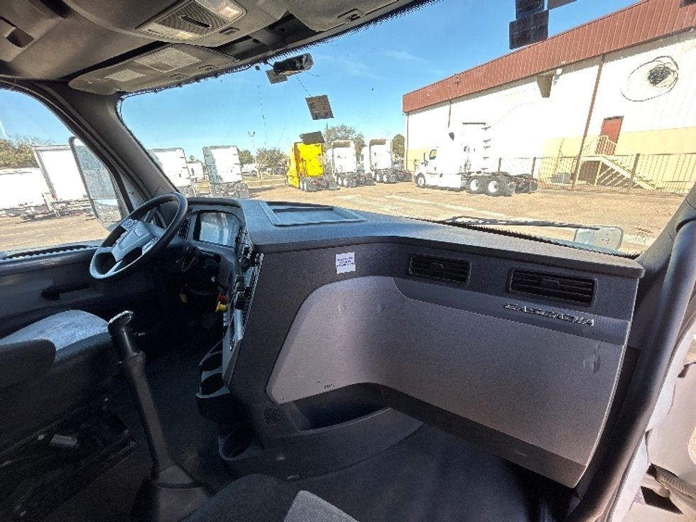 Sleeper Tractor-Heavy Duty Tractors-Freightliner-2019-T12664ST-Laredo-TX-430,592\n\t\tmiles-$ 51,500 - Image 15