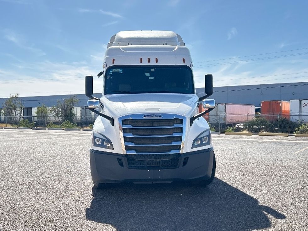 Sleeper Tractor-Heavy Duty Tractors-Freightliner-2019-T12664ST-Laredo-TX-430,592\n\t\tmiles-$ 51,500 - Image 2