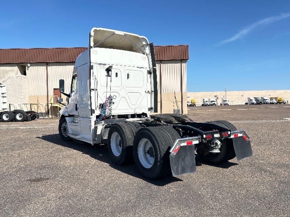 Sleeper Tractor-Heavy Duty Tractors-Freightliner-2019-T12664ST-Laredo-TX-430,592\n\t\tmiles-$ 51,500 - Image 5