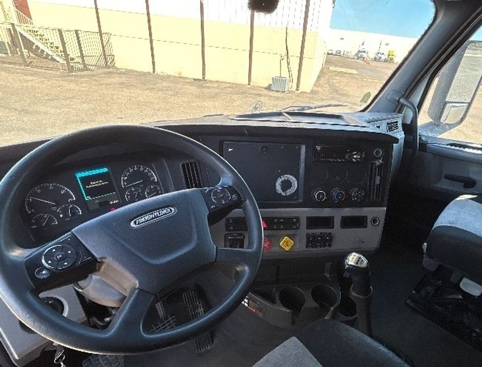 Sleeper Tractor-Heavy Duty Tractors-Freightliner-2019-T12664ST-Laredo-TX-456,123\n\t\tmiles-$ 50,000 - Image 10