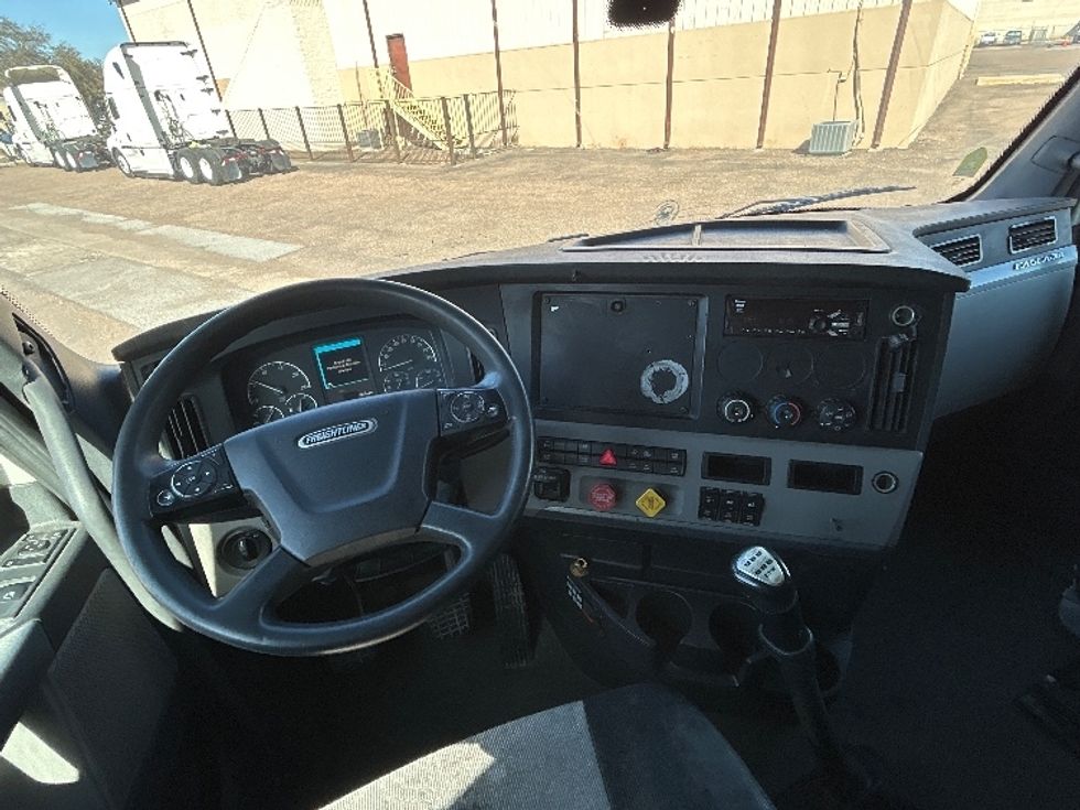 Sleeper Tractor-Heavy Duty Tractors-Freightliner-2019-T12664ST-Laredo-TX-456,123\n\t\tmiles-$ 50,000 - Image 11