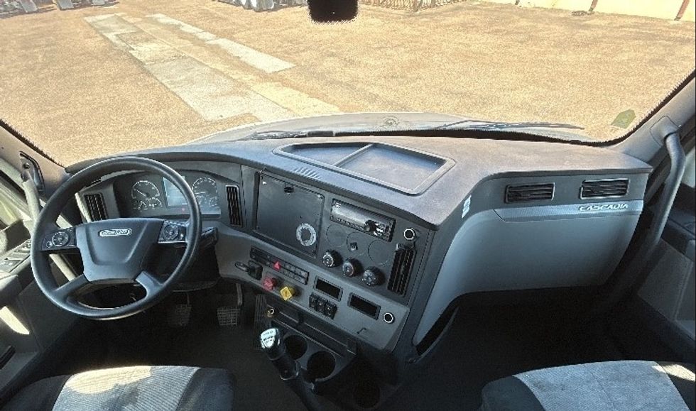 Sleeper Tractor-Heavy Duty Tractors-Freightliner-2019-T12664ST-Laredo-TX-456,123\n\t\tmiles-$ 50,000 - Image 12