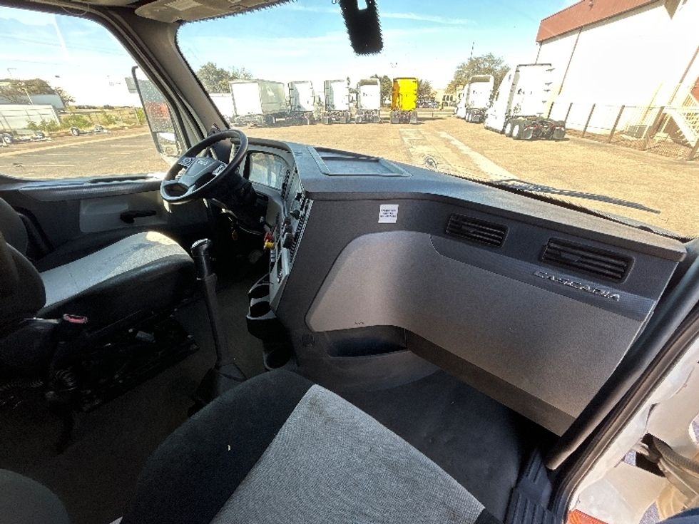 Sleeper Tractor-Heavy Duty Tractors-Freightliner-2019-T12664ST-Laredo-TX-456,123\n\t\tmiles-$ 50,000 - Image 15