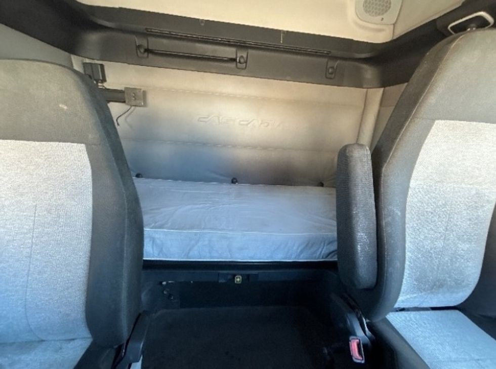 Sleeper Tractor-Heavy Duty Tractors-Freightliner-2019-T12664ST-Laredo-TX-456,123\n\t\tmiles-$ 50,000 - Image 16