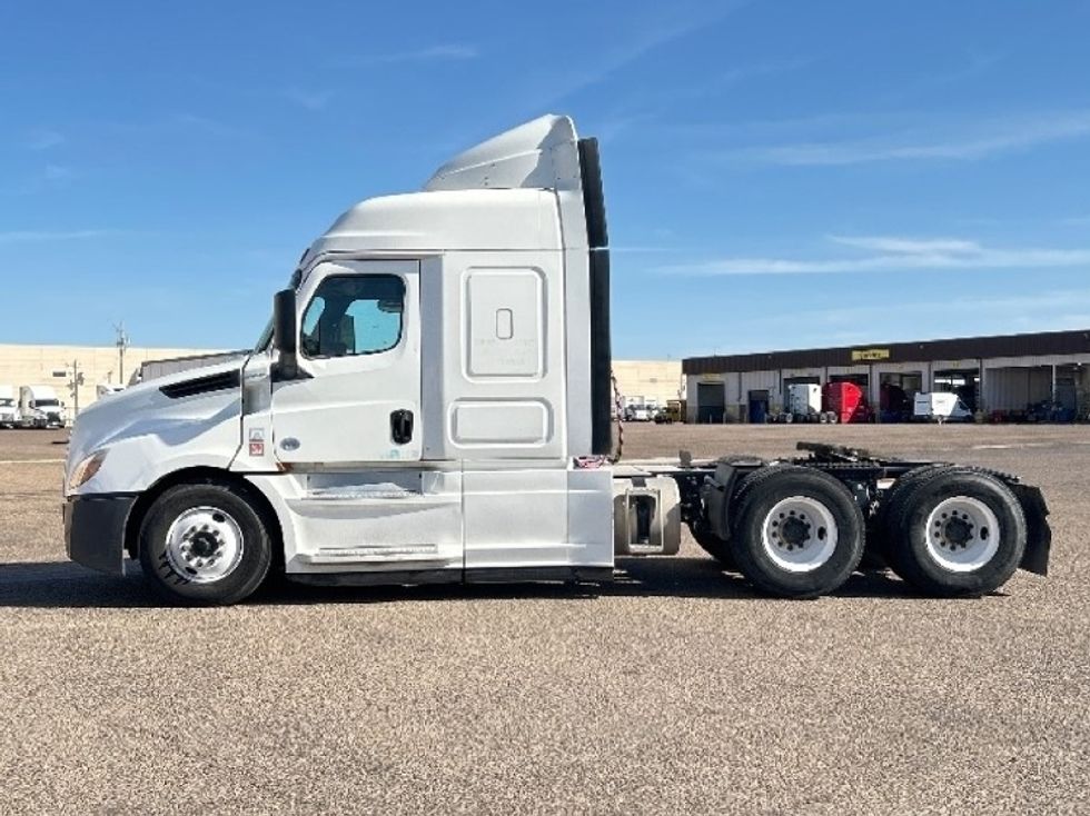 Sleeper Tractor-Heavy Duty Tractors-Freightliner-2019-T12664ST-Laredo-TX-456,123\n\t\tmiles-$ 50,000 - Image 4