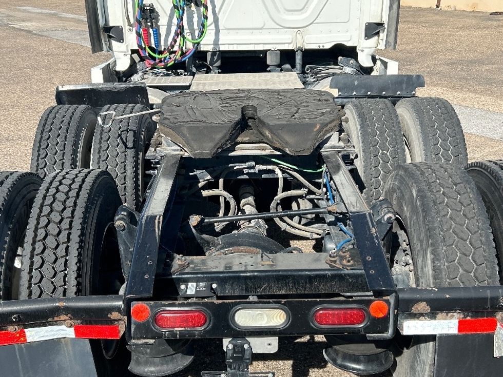 Sleeper Tractor-Heavy Duty Tractors-Freightliner-2019-T12664ST-Laredo-TX-456,123\n\t\tmiles-$ 50,000 - Image 6