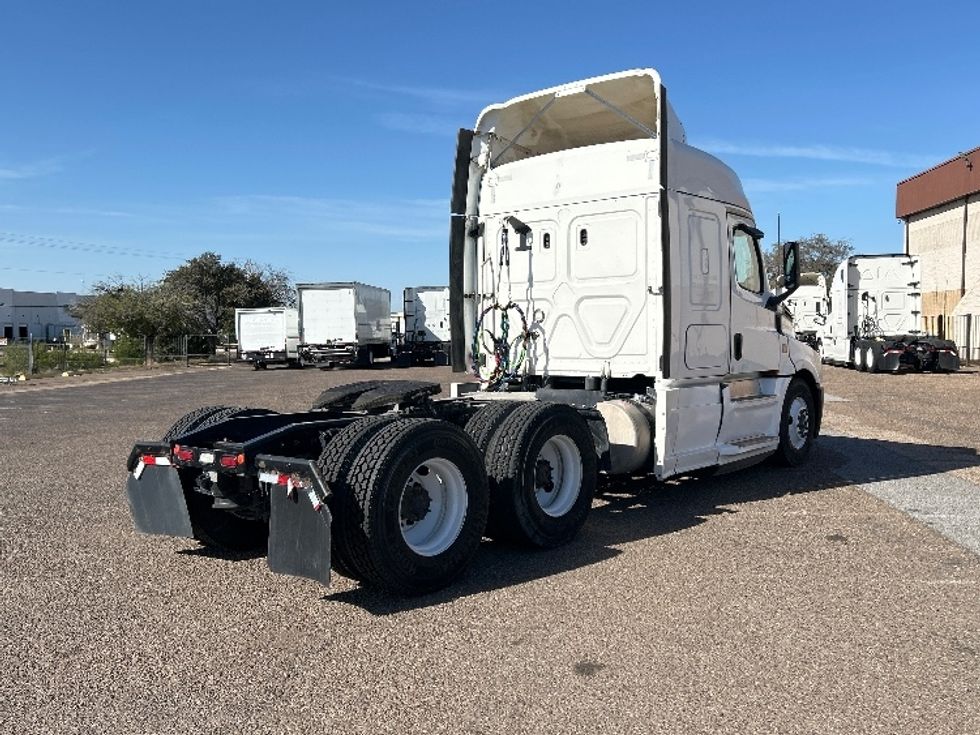 Sleeper Tractor-Heavy Duty Tractors-Freightliner-2019-T12664ST-Laredo-TX-456,123\n\t\tmiles-$ 50,000 - Image 7