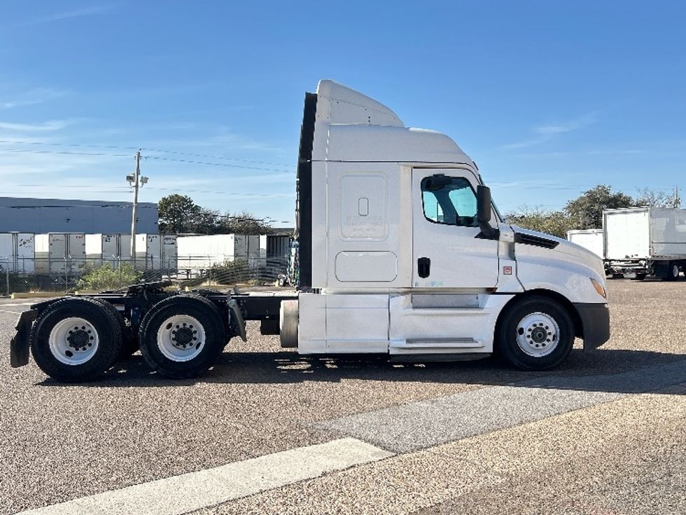 Sleeper Tractor-Heavy Duty Tractors-Freightliner-2019-T12664ST-Laredo-TX-456,123\n\t\tmiles-$ 50,000 - Image 8
