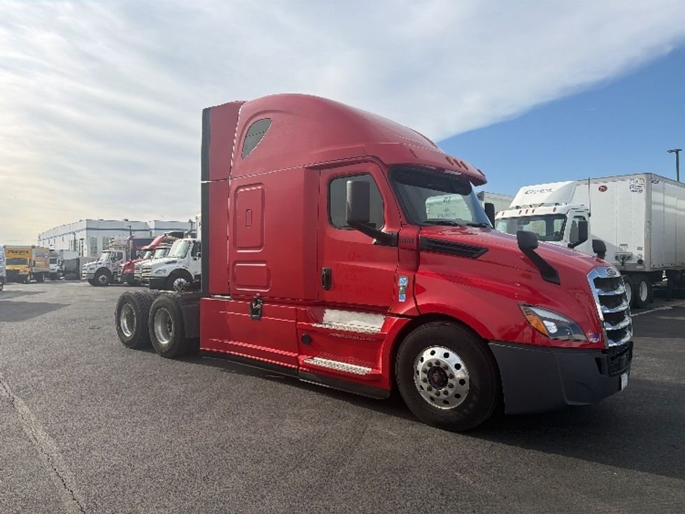 Sleeper Tractor-Heavy Duty Tractors-Freightliner-2019-T12664ST-Linden-NJ-456,201\n\t\tmiles-$ 53,750 - Image 1