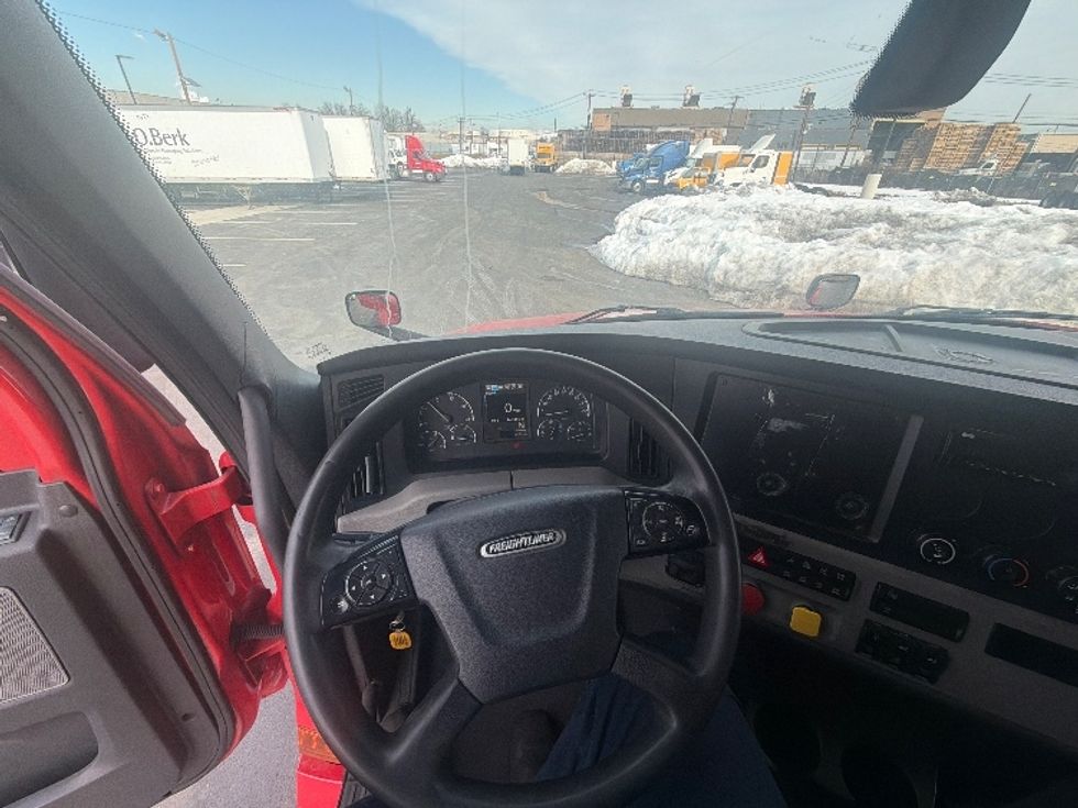 Sleeper Tractor-Heavy Duty Tractors-Freightliner-2019-T12664ST-Linden-NJ-456,201\n\t\tmiles-$ 53,750 - Image 11