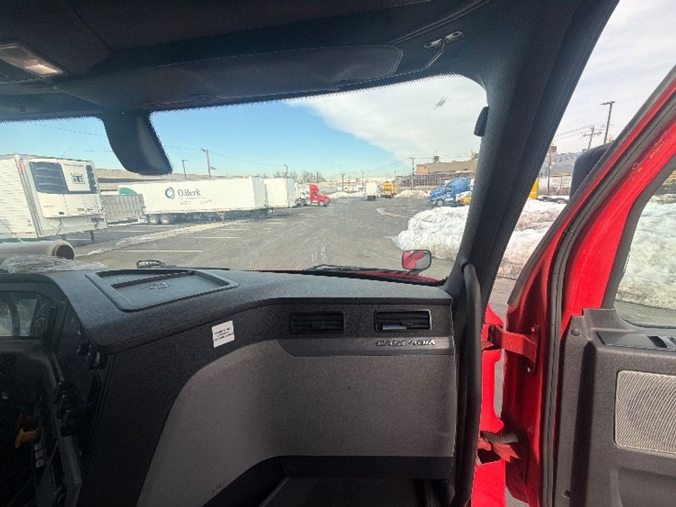 Sleeper Tractor-Heavy Duty Tractors-Freightliner-2019-T12664ST-Linden-NJ-456,201\n\t\tmiles-$ 53,750 - Image 14