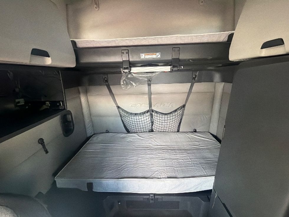 Sleeper Tractor-Heavy Duty Tractors-Freightliner-2019-T12664ST-Linden-NJ-456,201\n\t\tmiles-$ 53,750 - Image 16