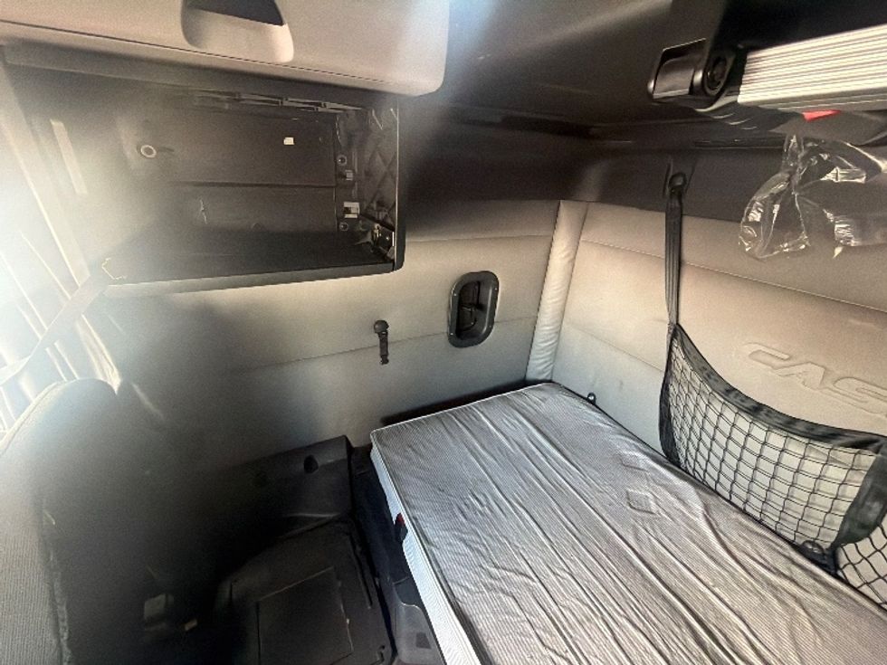 Sleeper Tractor-Heavy Duty Tractors-Freightliner-2019-T12664ST-Linden-NJ-456,201\n\t\tmiles-$ 53,750 - Image 19