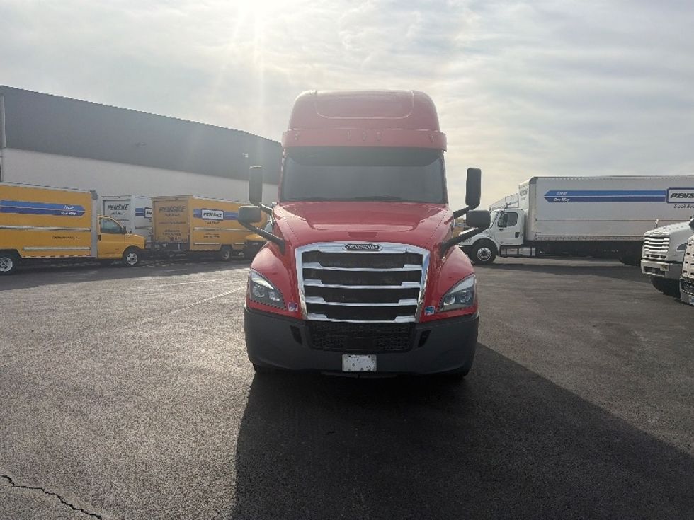 Sleeper Tractor-Heavy Duty Tractors-Freightliner-2019-T12664ST-Linden-NJ-456,201\n\t\tmiles-$ 53,750 - Image 2