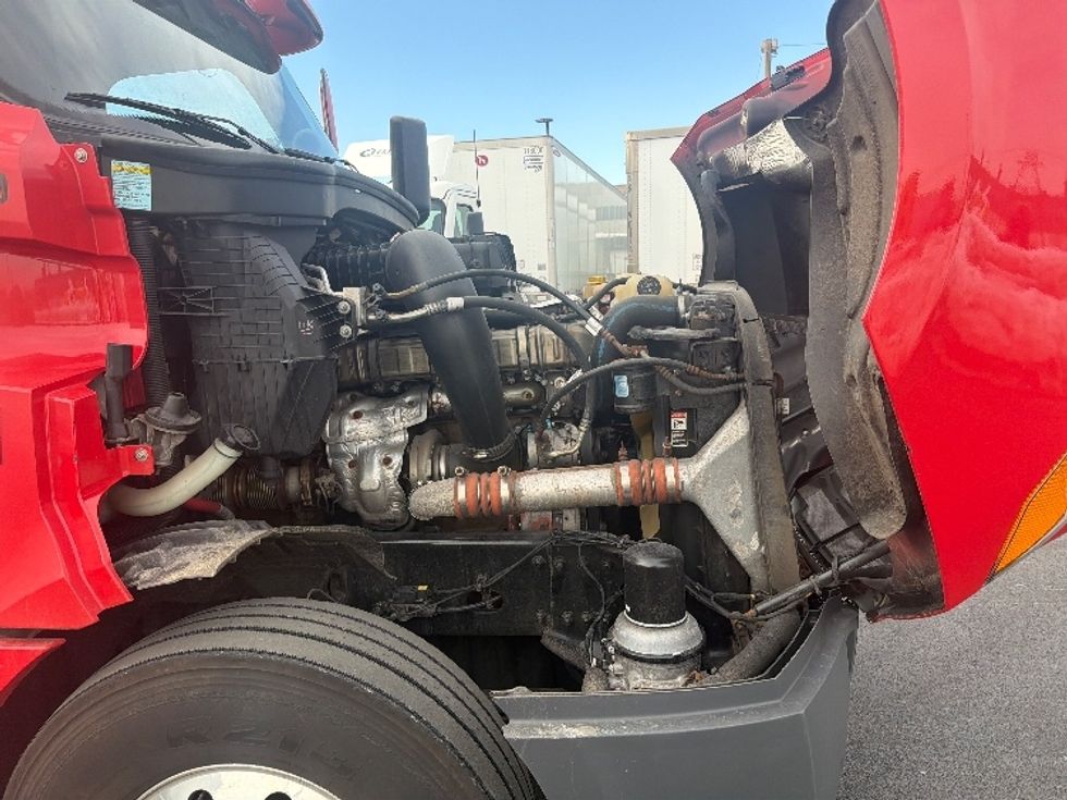 Sleeper Tractor-Heavy Duty Tractors-Freightliner-2019-T12664ST-Linden-NJ-456,201\n\t\tmiles-$ 53,750 - Image 20