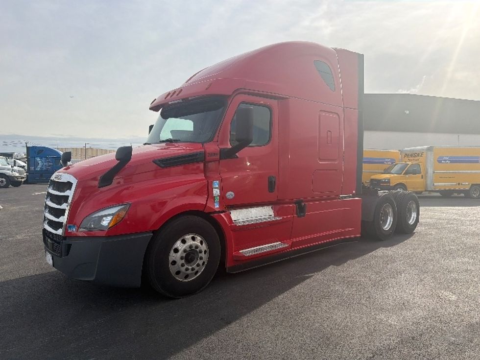 Sleeper Tractor-Heavy Duty Tractors-Freightliner-2019-T12664ST-Linden-NJ-456,201\n\t\tmiles-$ 53,750 - Image 3