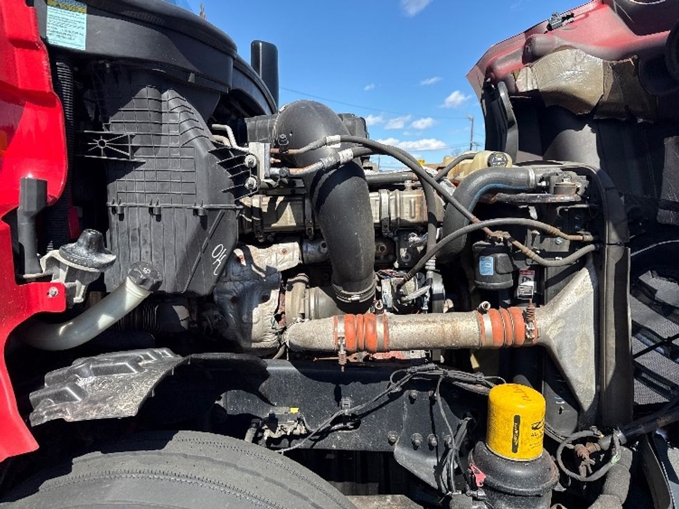 Sleeper Tractor-Heavy Duty Tractors-Freightliner-2019-T12664ST-Linden-NJ-588,171\n\t\tmiles-$ 42,250 - Image 20