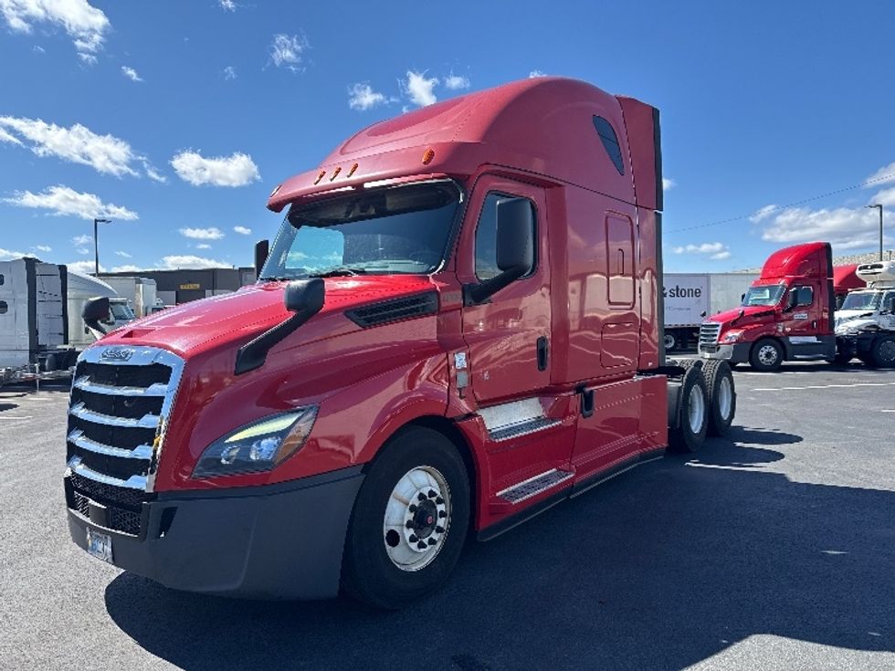 Sleeper Tractor-Heavy Duty Tractors-Freightliner-2019-T12664ST-Linden-NJ-588,171\n\t\tmiles-$ 42,250 - Image 3