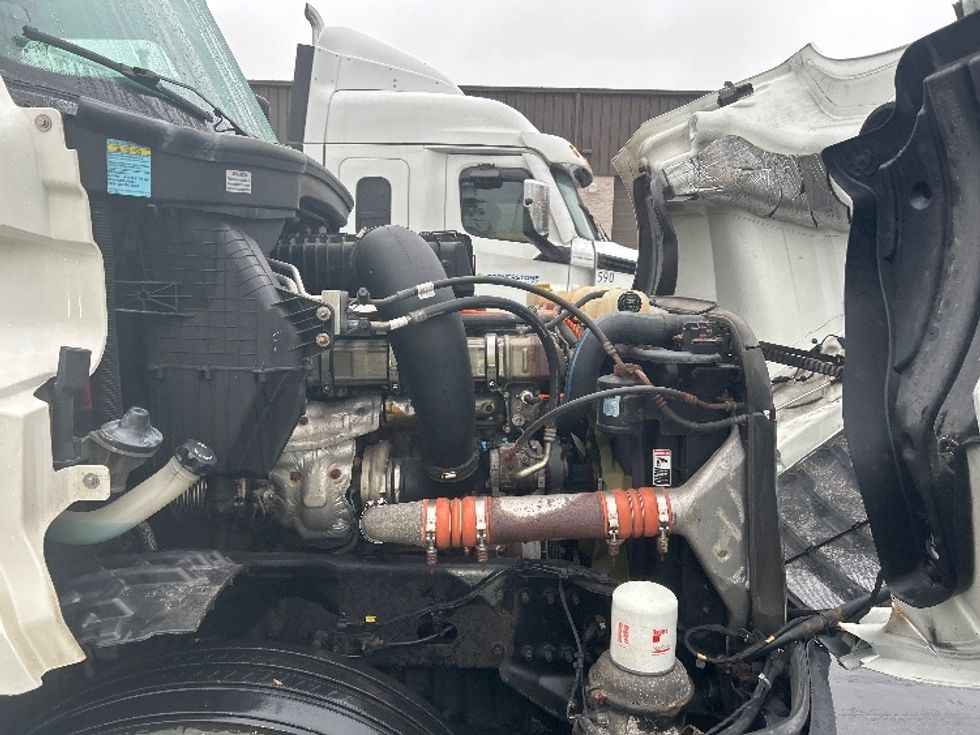 Sleeper Tractor-Heavy Duty Tractors-Freightliner-2019-T12664ST-Londonderry-NH-341,346\n\t\tmiles-$ 67,250 - Image 20