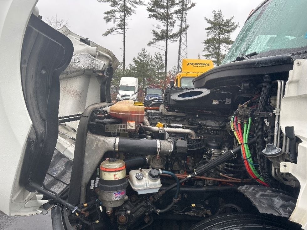 Sleeper Tractor-Heavy Duty Tractors-Freightliner-2019-T12664ST-Londonderry-NH-341,346\n\t\tmiles-$ 67,250 - Image 21