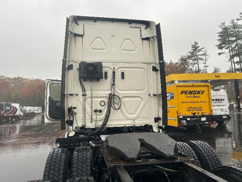 Sleeper Tractor-Heavy Duty Tractors-Freightliner-2019-T12664ST-Londonderry-NH-341,346\n\t\tmiles-$ 67,250 - Image 22